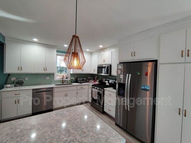 Building Photo - 155 Lakeview Terrace