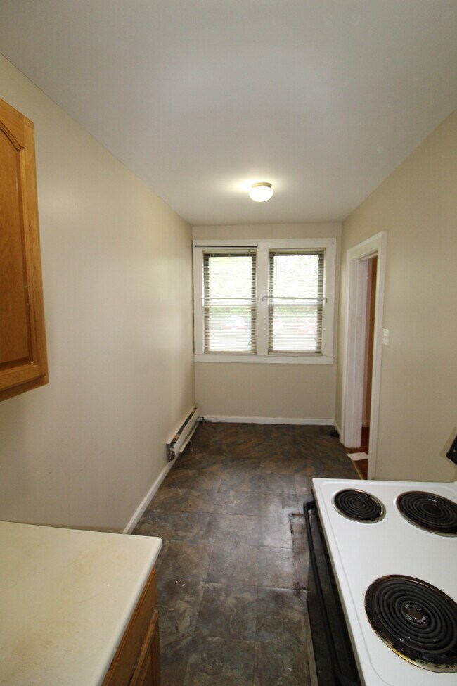 Building Photo - 179 Sigourney St
