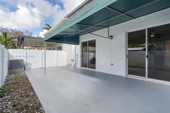 Foto del edificio - 8658 SW 159th Ct
