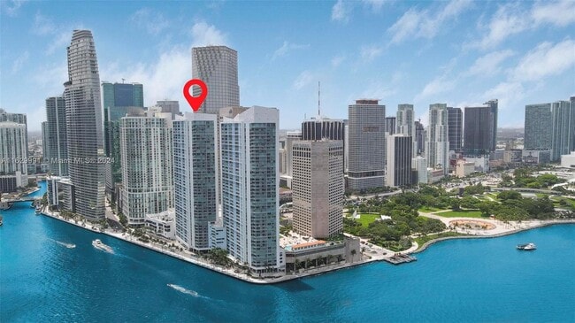 Building - 325 S Biscayne Blvd