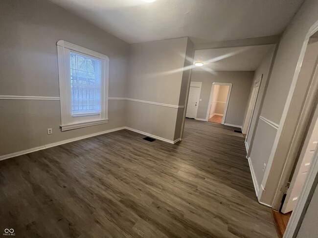 Building Photo - 2509 E 10th St