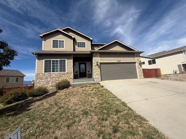 Foto del edificio - 5-bedroom home with expansive mountain views!