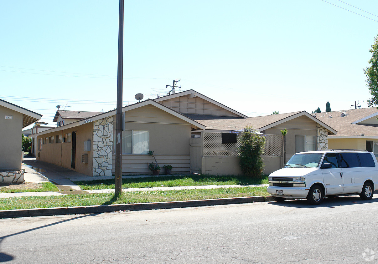 Building Photo - 1846 E Grove Ave