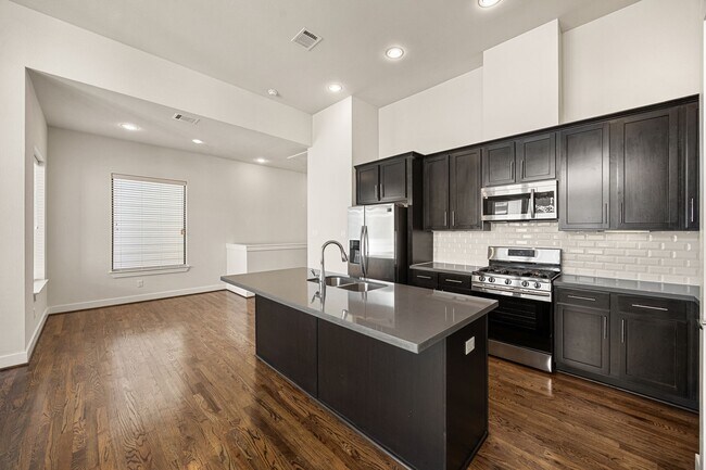 Foto del edificio - 3945 Tulane St