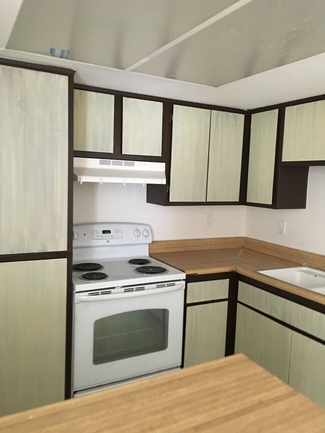 Kitchen - 5304 Redberry St