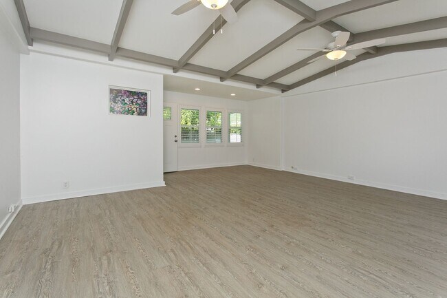 Building Photo - Fully Renovated 4BD in Kuli'ou'ou Valley, Garage-Driveway, Spacious Yard, and Work Shed PETS ALLOWED