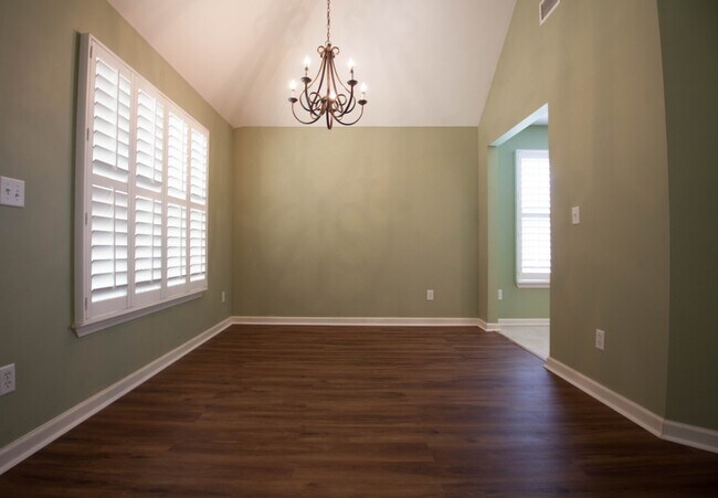 Foto del edificio - 3711 Ivanora Dr