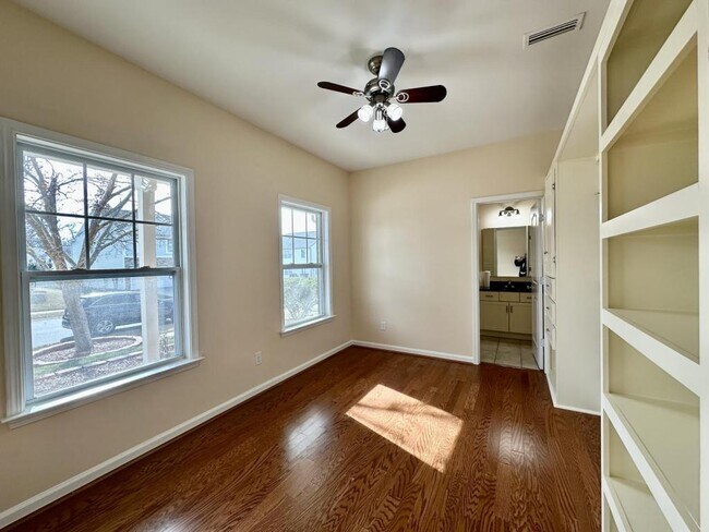 Foto del edificio - 2415 Impatien Drive