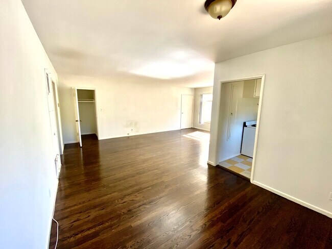 Dining Area - 502 Midvale Ave