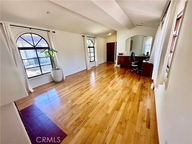 Building Photo - 223 S Shamrock Ave