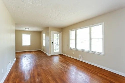 Foto del edificio - 2121 Cherry Ln