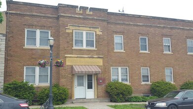 Building Photo - 605 Main St N