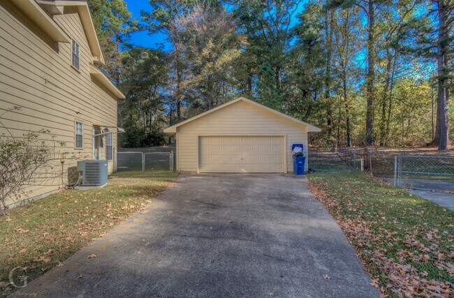 Foto del edificio - 4 Bedroom 2 bathroom