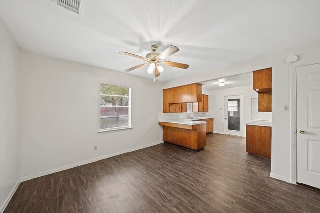 Building Photo - 322 Pinedale Ave