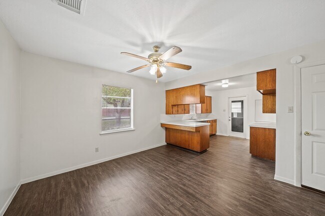 Foto del edificio - 322 Pinedale Ave