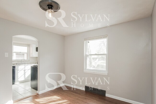 Foto del edificio - Charming brick 3-bedroom, 1-bath home feat...