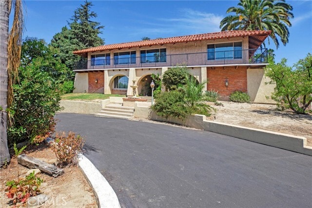 Building Photo - 1731 La Loma Dr