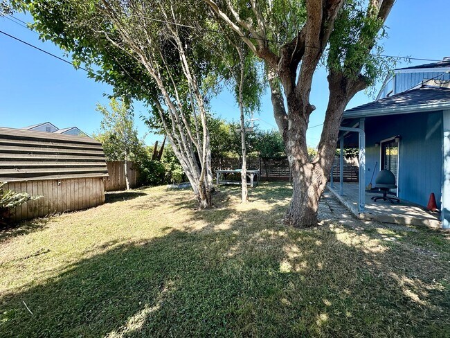 Foto del edificio - Charming Furnished 3-Bedroom Arcata Home with Bonus Loft + Fenced Yard