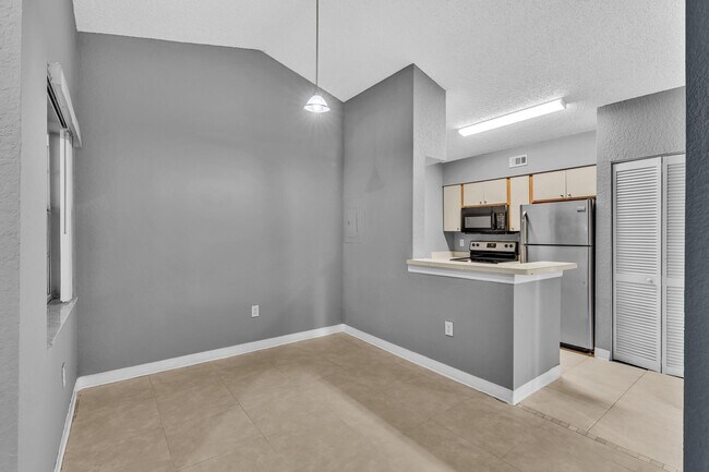 Foto del edificio - 2850 N Oakland Forest Dr