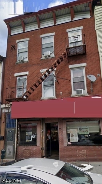 Building Photo - 407 Main St