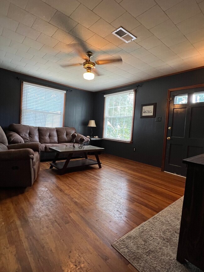 Foto del edificio - 36 Maplewood Ln