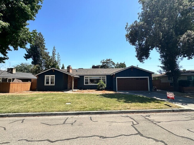 Foto del edificio - Spacious home located in Beverly Glen coming soon!