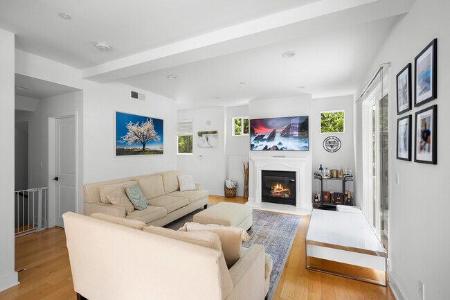 Building Photo - 6300 Honolulu Ave