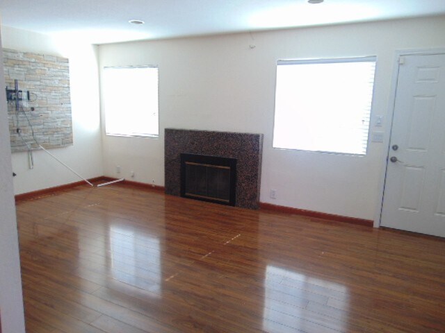 Foto del edificio - 33156 Lake Champlain St