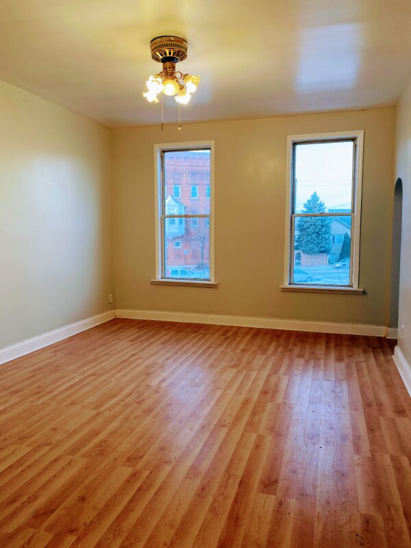 Foto del edificio - 1315 W 31st St