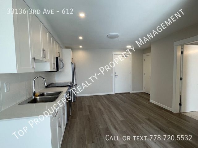 Photo du bâtiment - Top Floor South Facing 1 Bed 1 Bath