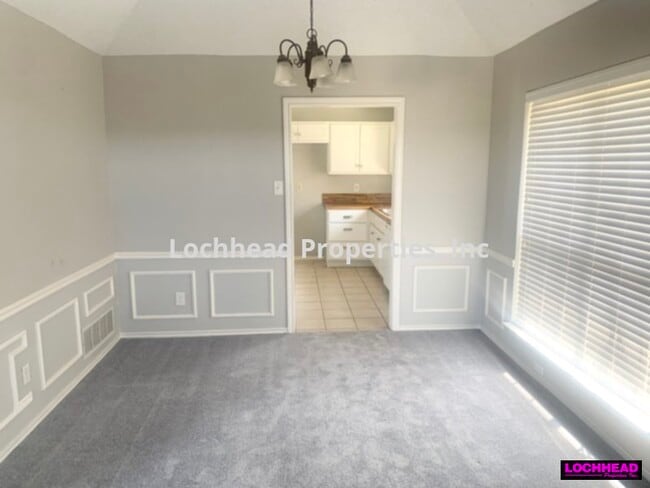 Building Photo - ******3 BEDROOM HOME LOCATED IN THE SPRING...