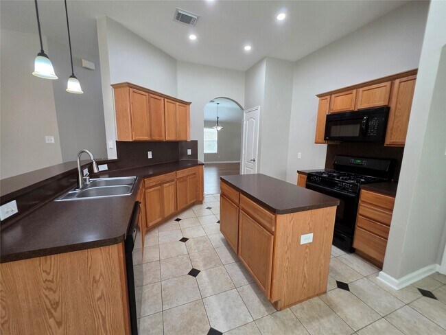 Foto del edificio - 2108 Goldfinch Ln