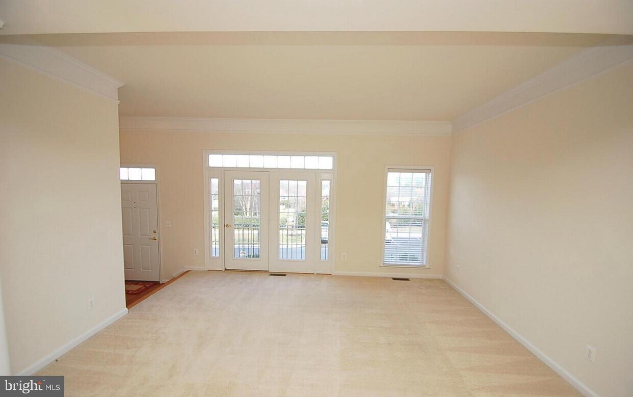 24600 Siltstone Square, Stone Ridge, VA 20105 Townhouse for Rent in