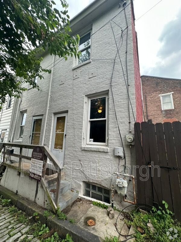 Building Photo - 239.5 Urbana Wy