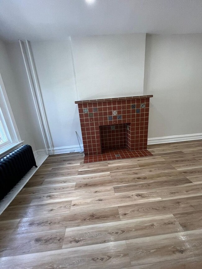 Foto del edificio - Huge 5 bedroom house with off-street parking