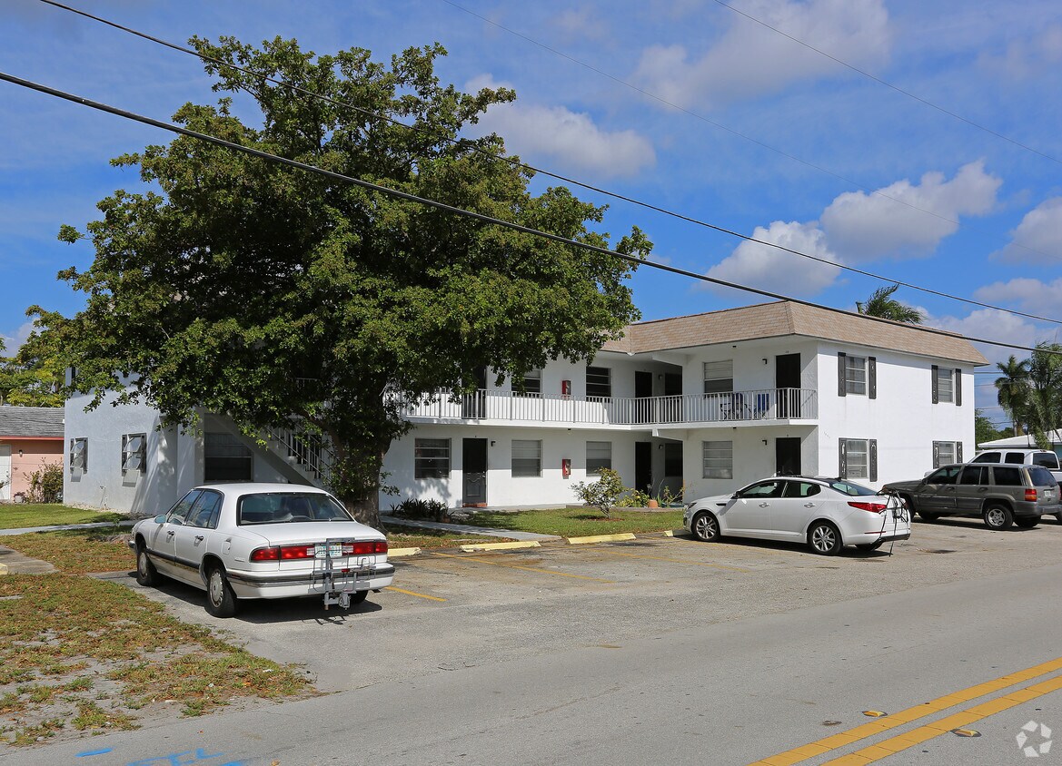 Building Photo - 3451 NE 11th Ave