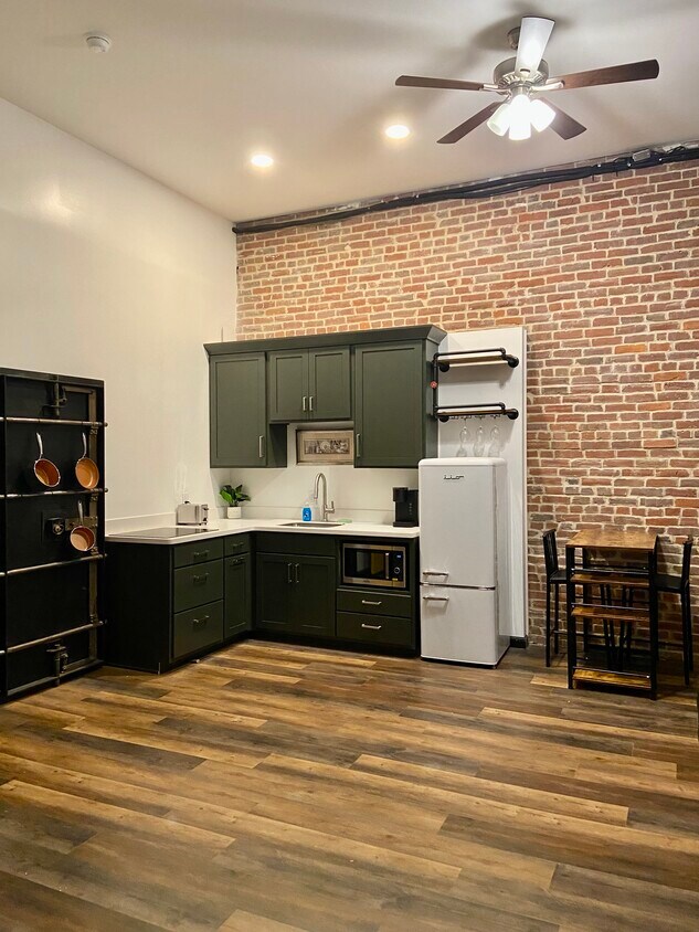 Foto principal - 36 W 4th St