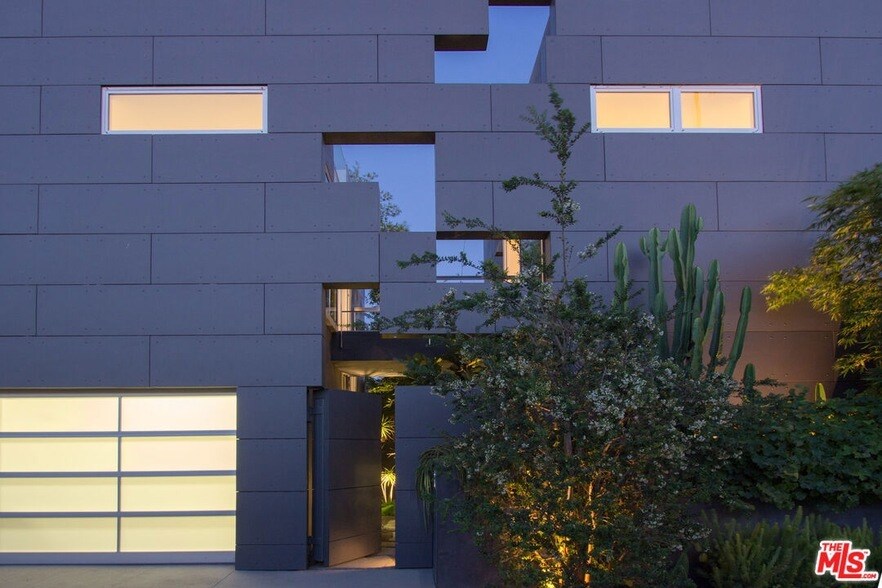 Foto principal - 1201 Cabrillo Ave