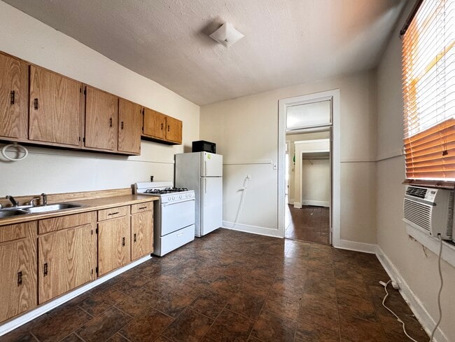 Building Photo - 209 N Bernadotte St
