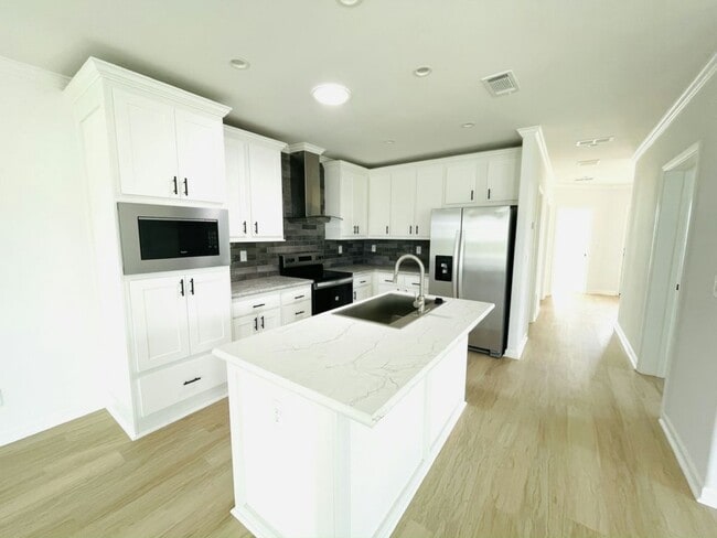 Building Photo - 34904 Robins Song Rd