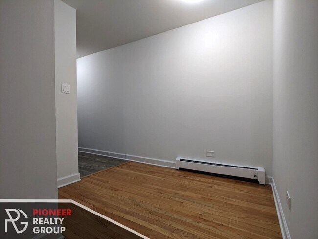 Foto del edificio - 6211 N Kenmore Ave