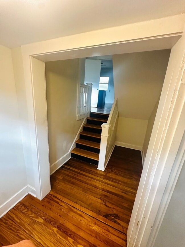 Building Photo - 1841-1843 Edgeland Ave