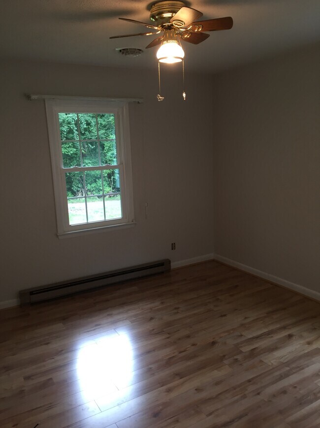 Foto del edificio - 18 Oakwood Dr