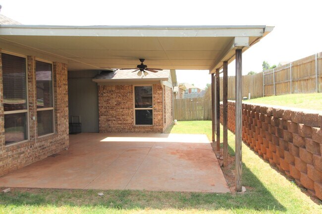 Building Photo - 512 Woodsong Dr