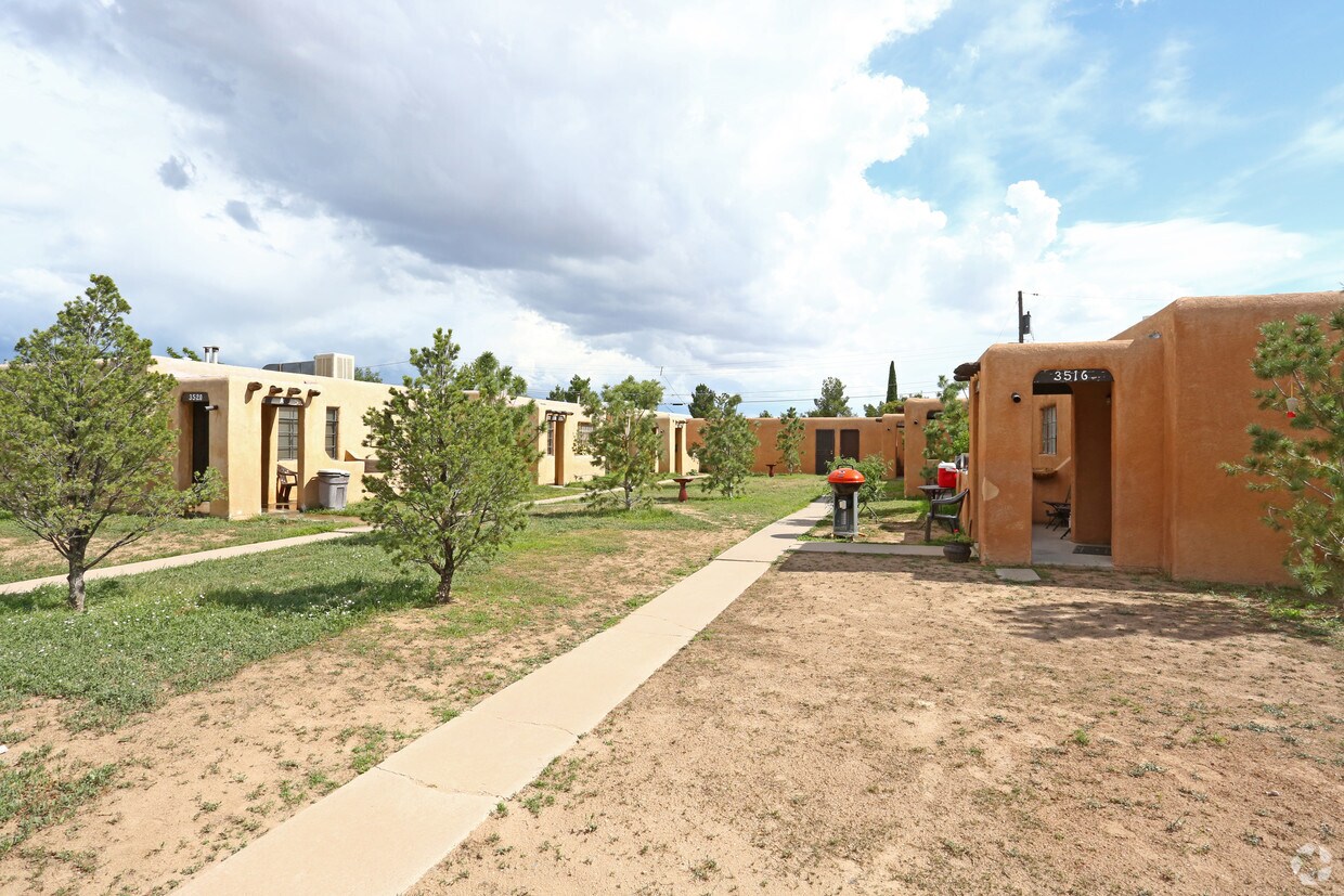 Foto del edificio - 3516-3520 Ross Ave SE
