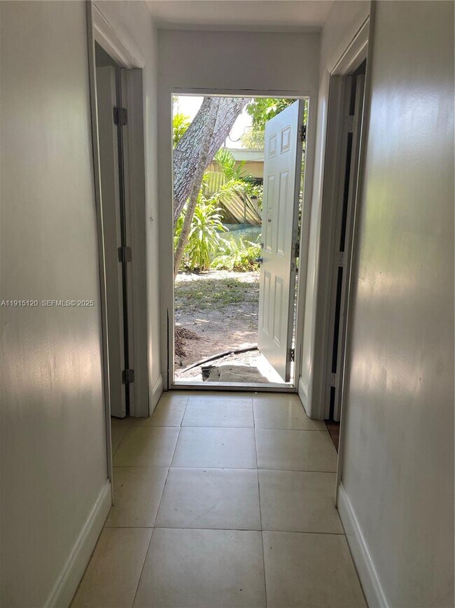 Foto del edificio - 1180 NE 160th Terrace