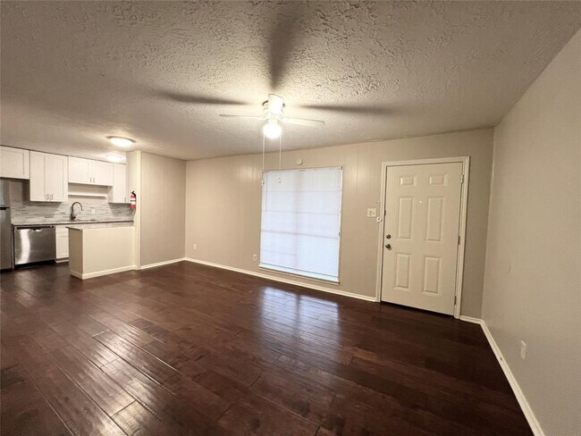 Building Photo - 3316 N MacGregor Way