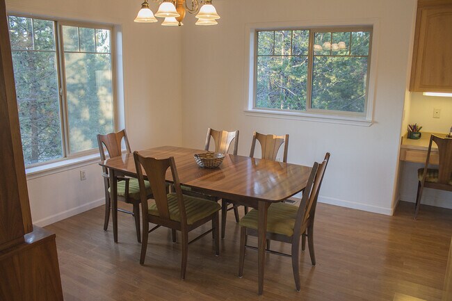 Foto del edificio - Furnished Seasonal Rental Through May 31, ...