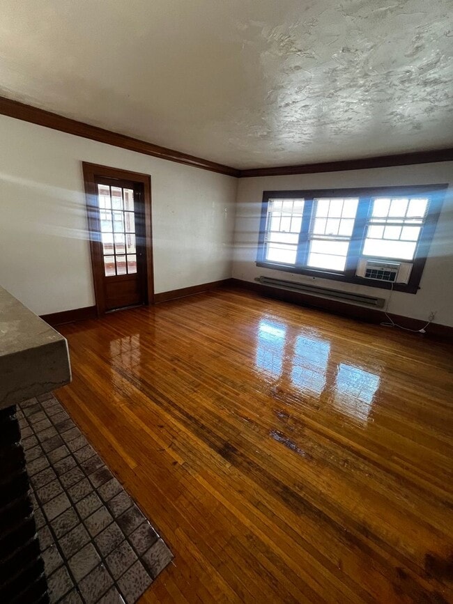 Building Photo - 1340 Plum St