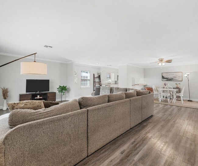 Foto del edificio - 6319 Wiethorn Dr